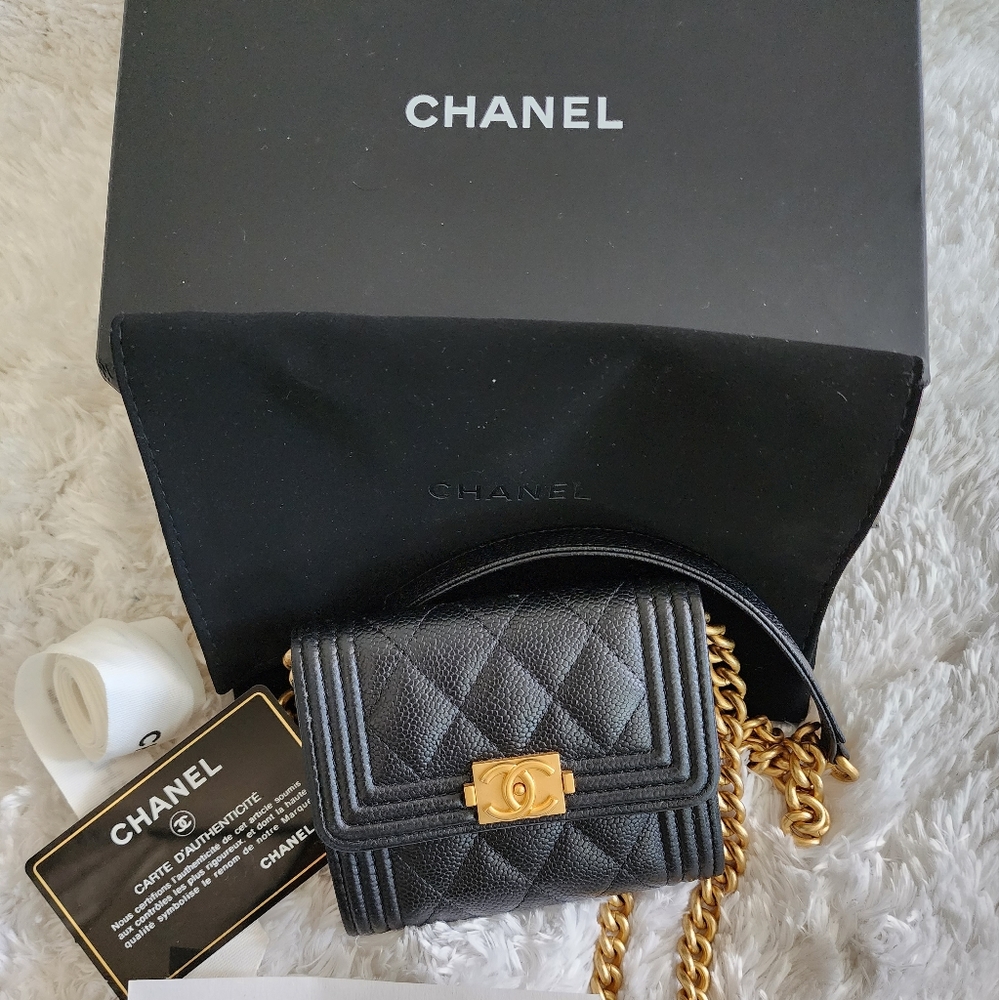 Chanel boy card holder with chain